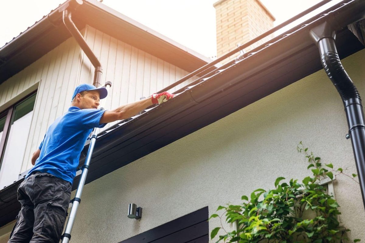 Seamless gutter installation on an Indianapolis home